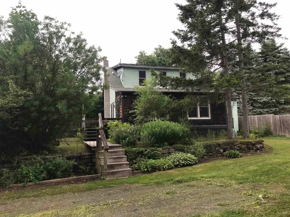 73 Saunders Avenue, Hartford, VT 05001