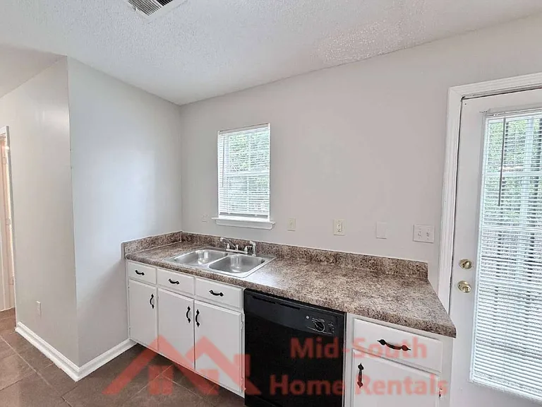 3942 Chelsea Hill Dr — Photo 7