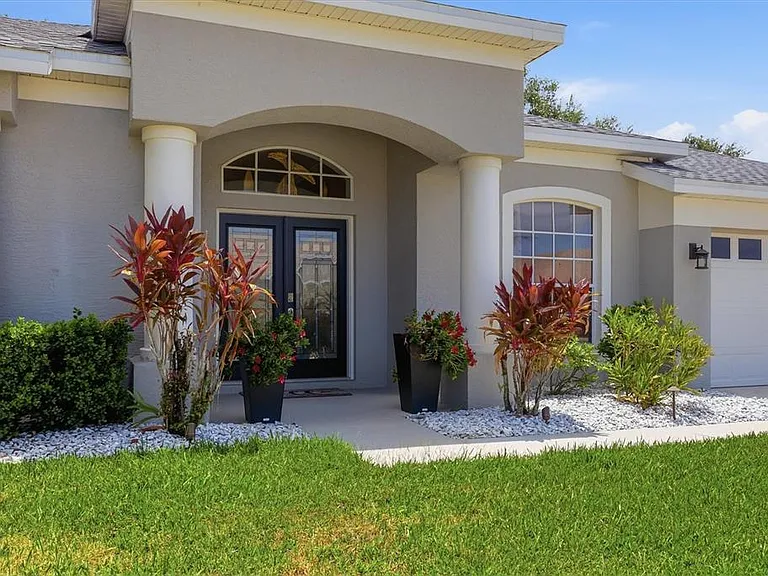 4617 Egmont Dr — Photo 2