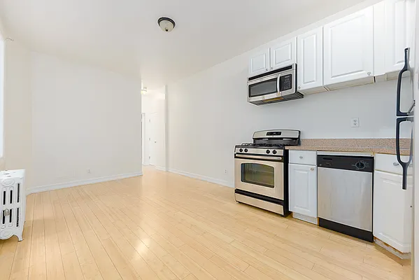 Rented by A&E Real Estate Management | media 5