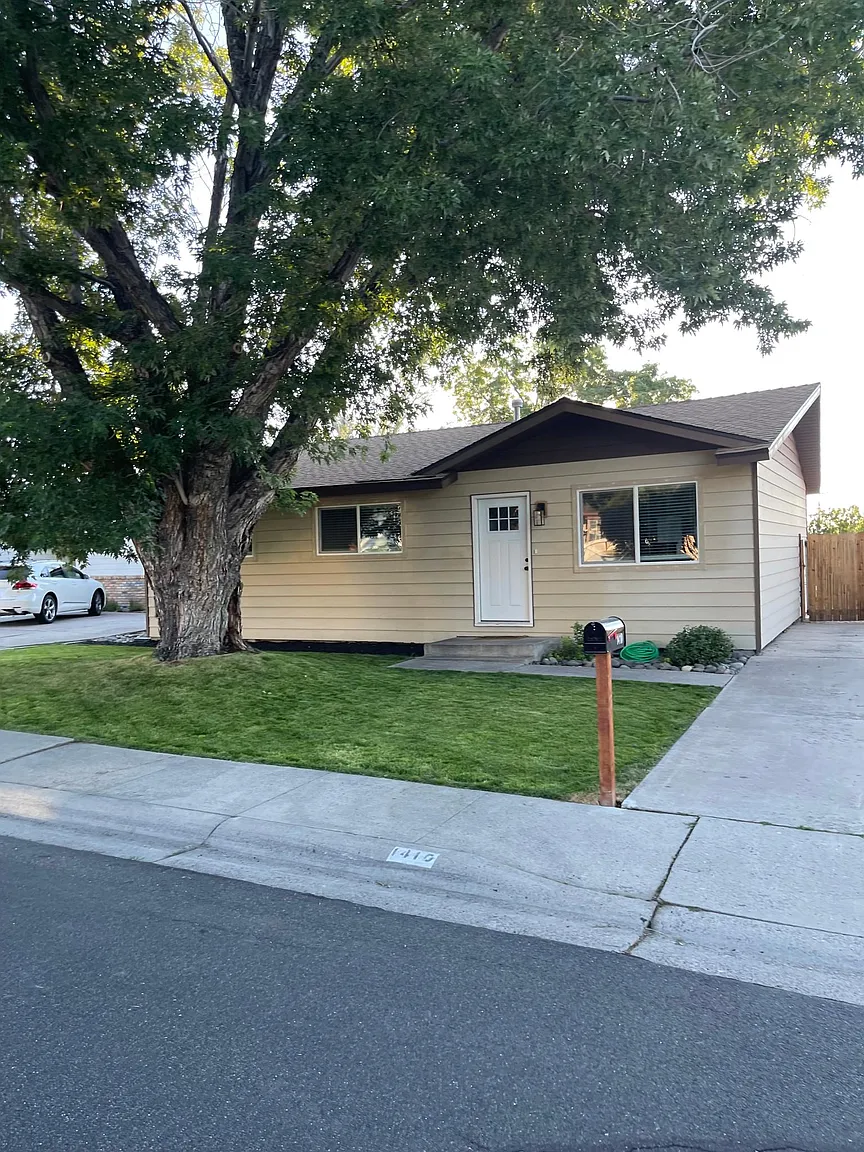 1410 Bridgewood Ln photo 1
