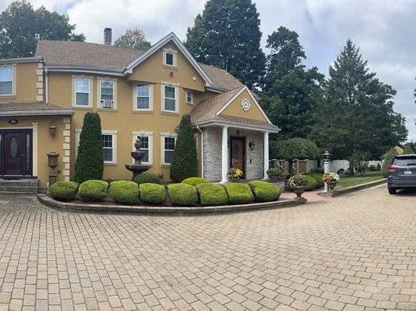 99 Hollis St, Weymouth, MA 02190