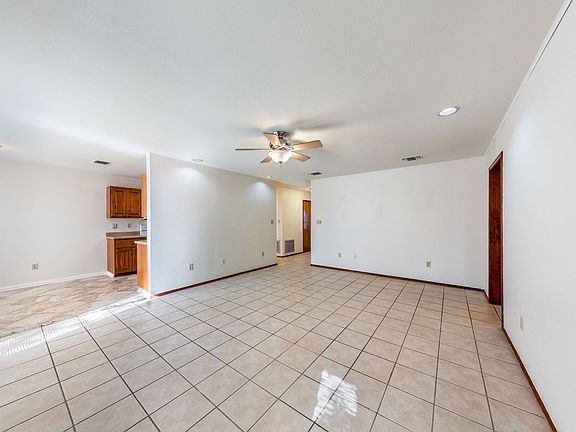 5th image of 57 Woodcreek Dr