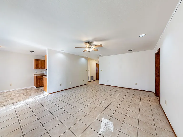 57 Woodcreek Dr — Photo 6
