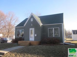 324 N 3rd St, Laurens, IA 50554