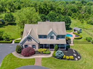 4 Lear Dr, Ottsville, PA 18942