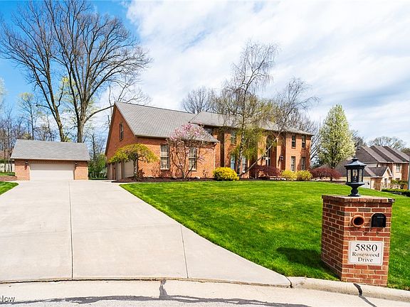 3rd image of 5880 Rosewood Dr