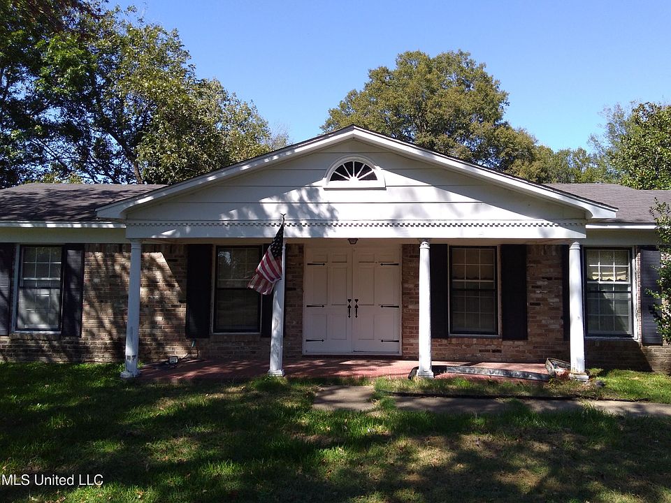 2nd image of 307 Clover Dr