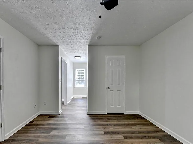 1530 Plunketts Rd — Photo 44