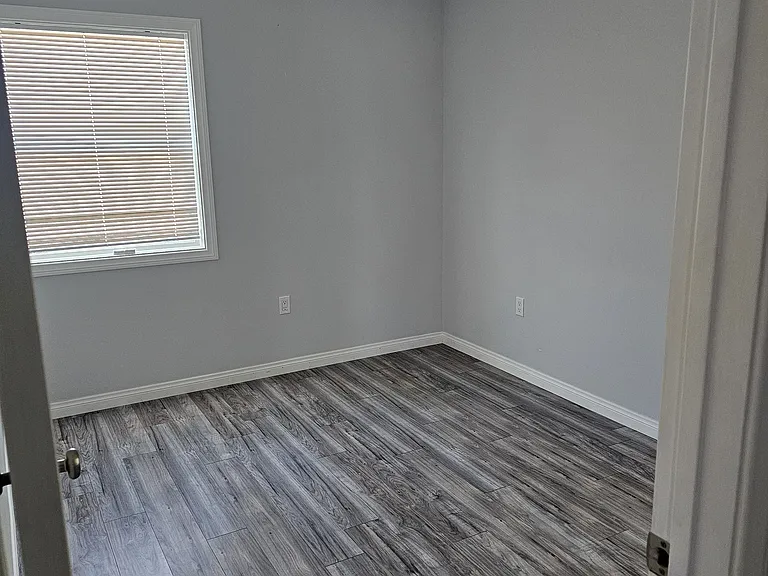 926 W Bayless St — Photo 7