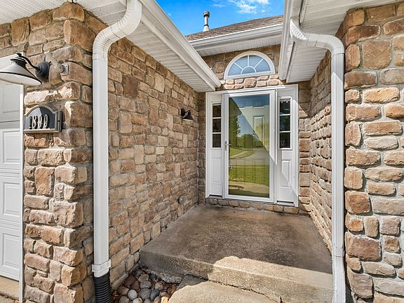 4th image of 1899 N Batsford Dr