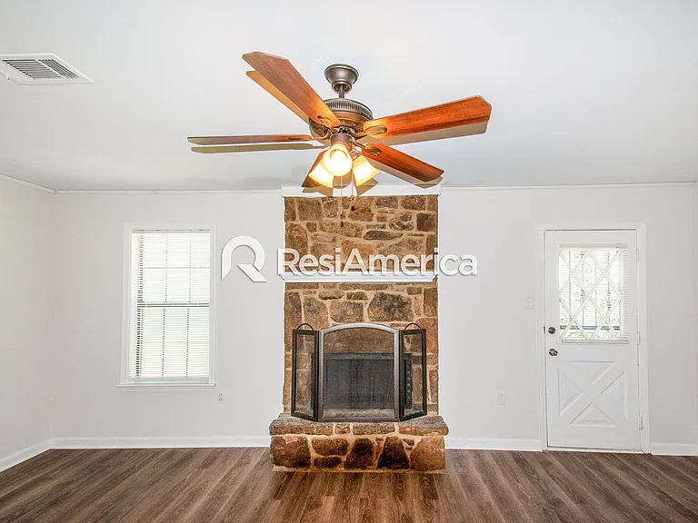 4470 Hunter Bay Dr — Photo 3