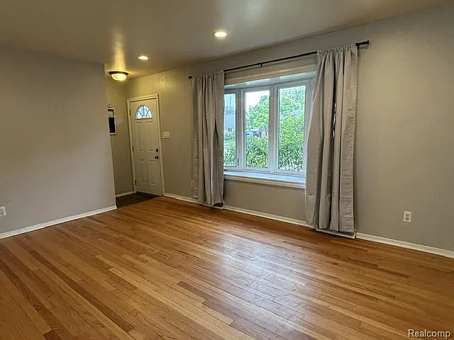 3 bed, 2.0 bath, 1500 sqft, $1,895 — Photo 4