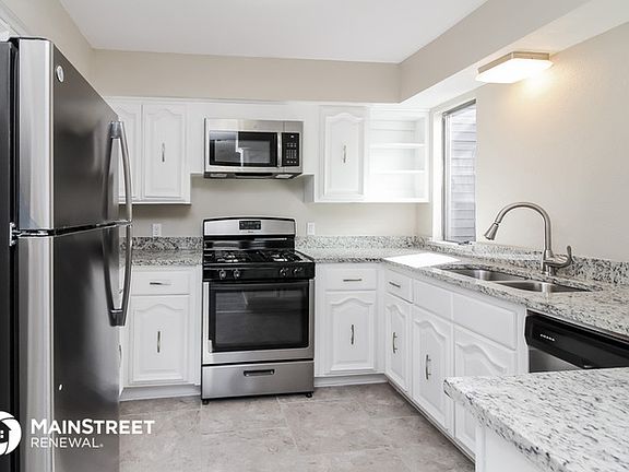5th image of 3115 Berkshire Dr