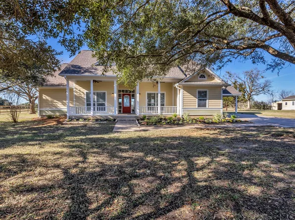 1075 Harrisburg Rd, Brenham, TX 77833