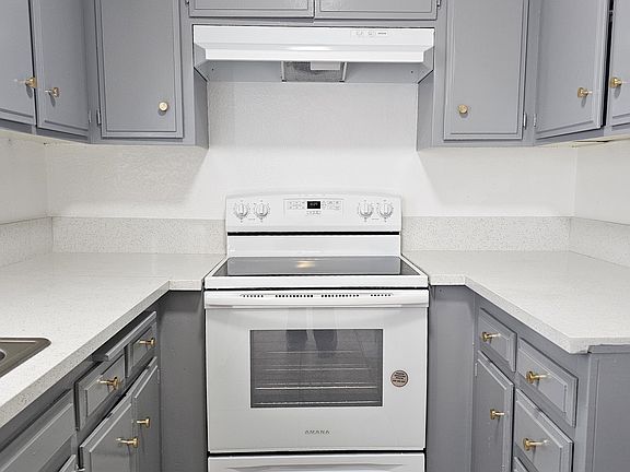 3rd image of 527 Howard Ave APT 17