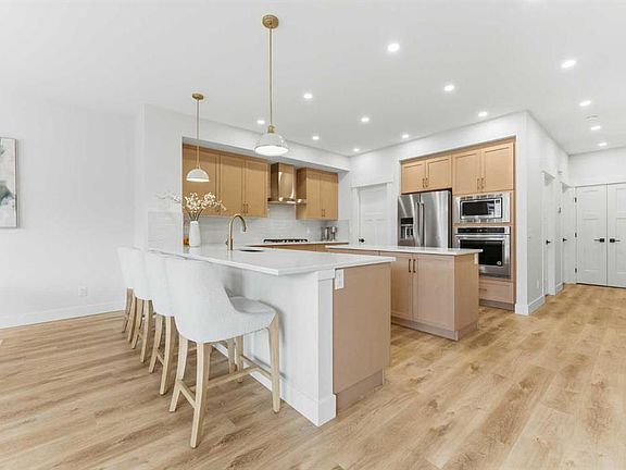 3rd image of 377 S Magnolia Way SE