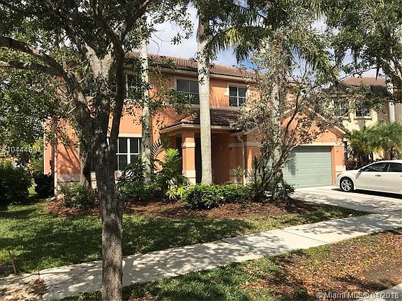 2nd image of 940 Tulip Cir