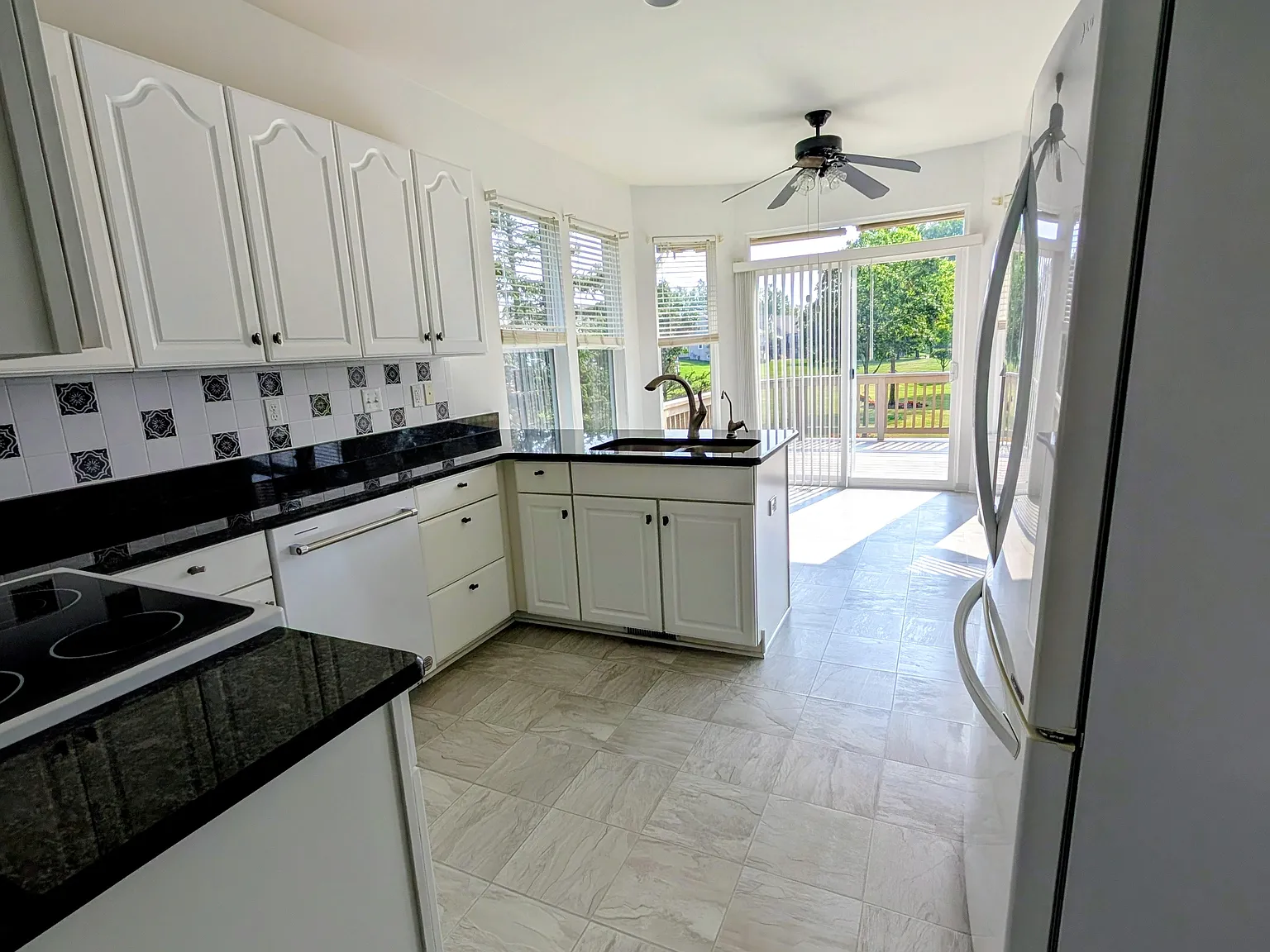 3 bed, 2807 sqft, $2,500 — Photo 4