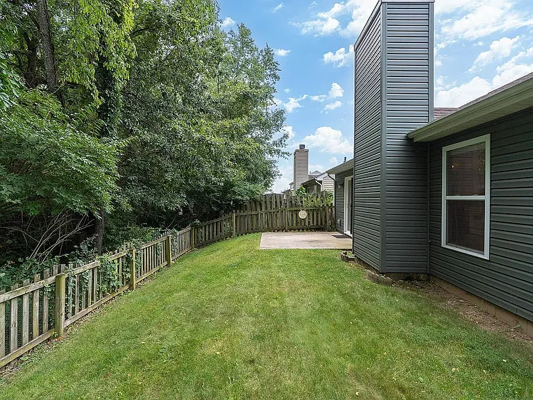 329 Bluegrass Dr — Photo 7