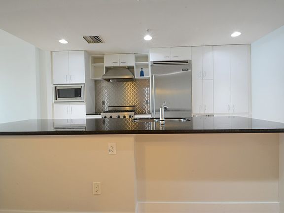 4th image of 1208 E Kennedy Blvd Unit 413