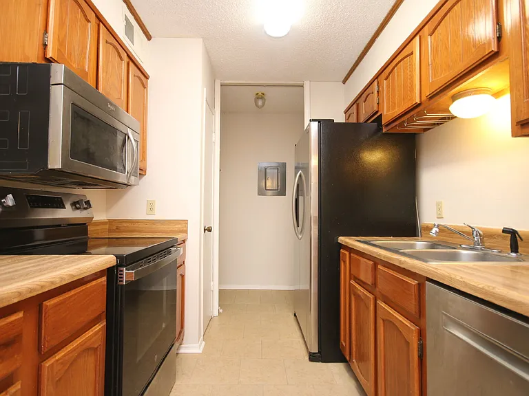 2303 W Michigan Ave #F9 — Photo 7