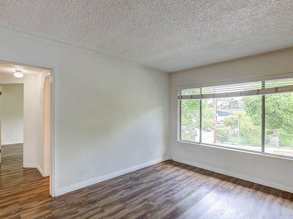 1st image of 114 E 64th Pl APT 3