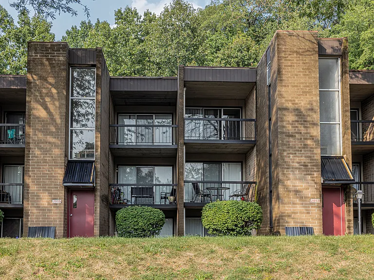 Woodside Terrace Apartments — Photo 42