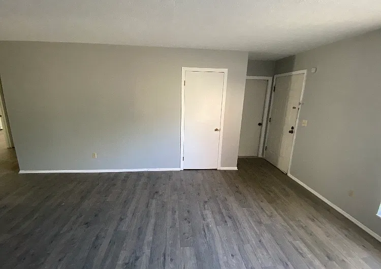 2820 Continental Dr — Photo 3