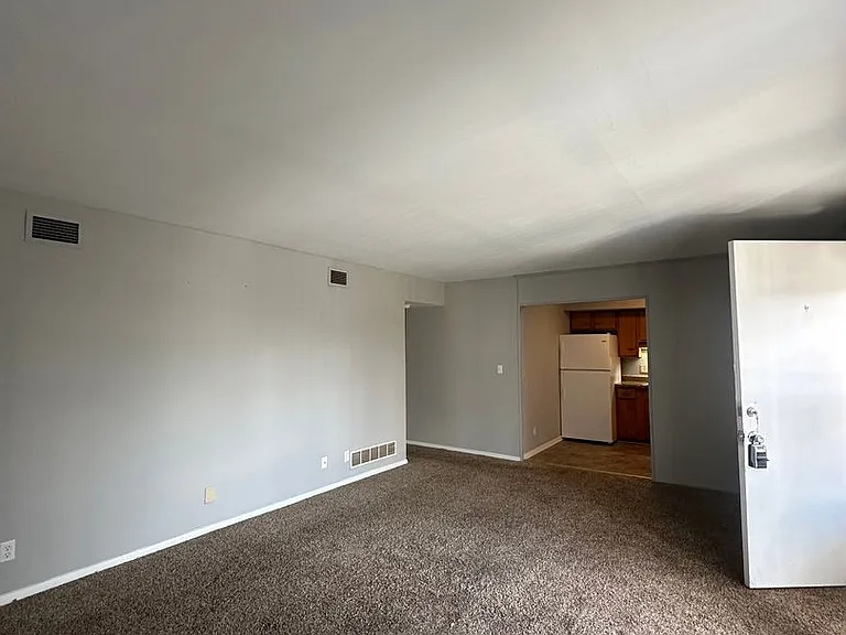 300-315 Moundale Ct — Photo 9