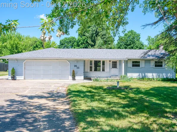 2653 Porcupine Trl, Lapeer, MI 48446