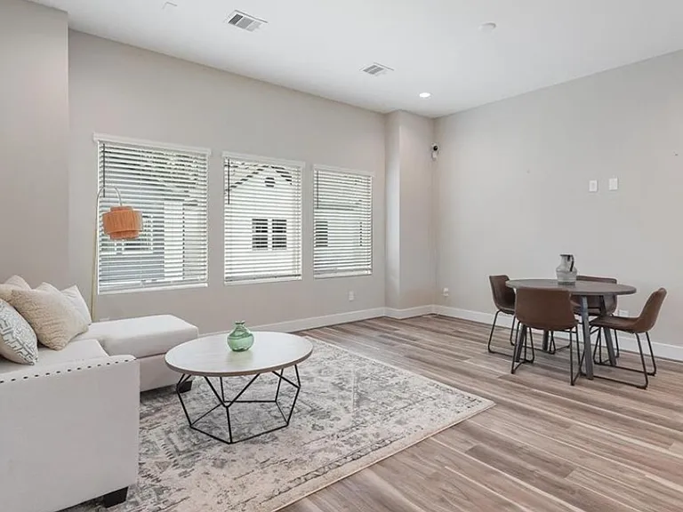 2623 Huntington Creek Ln — Photo 4