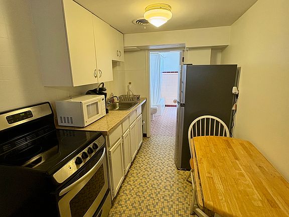 4th image of 3807 Harney St APT 6