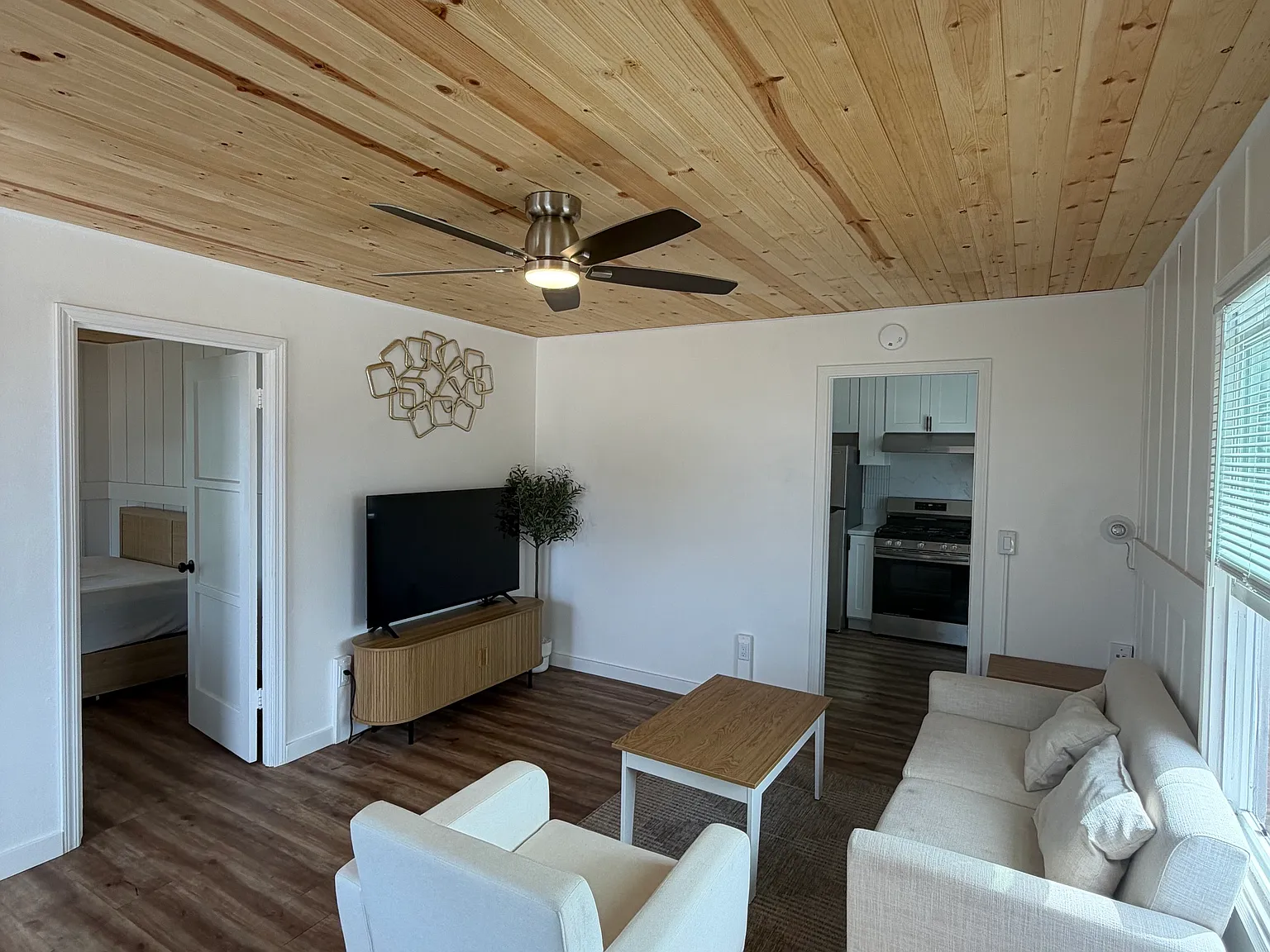 3 bed, 850 sqft, $3,200 — Photo 4