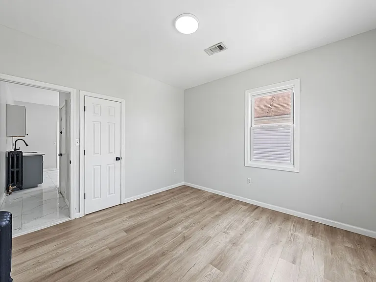 210 W Price St — Photo 8