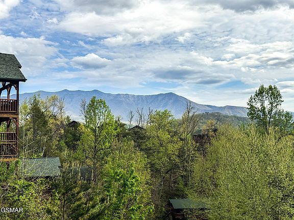 5th image of 714 Mountain Stream Way