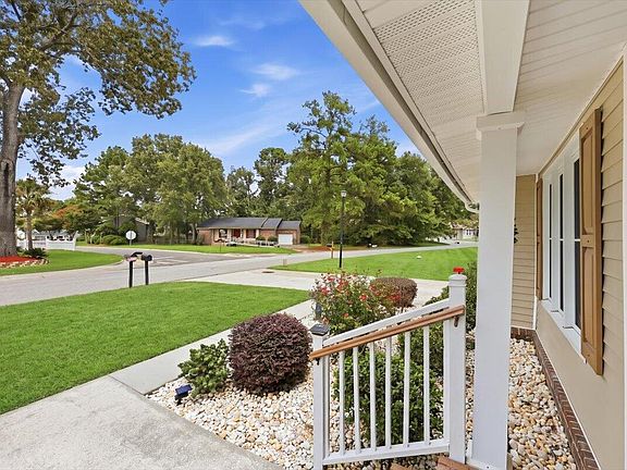 4th image of 210 Trinity Pl