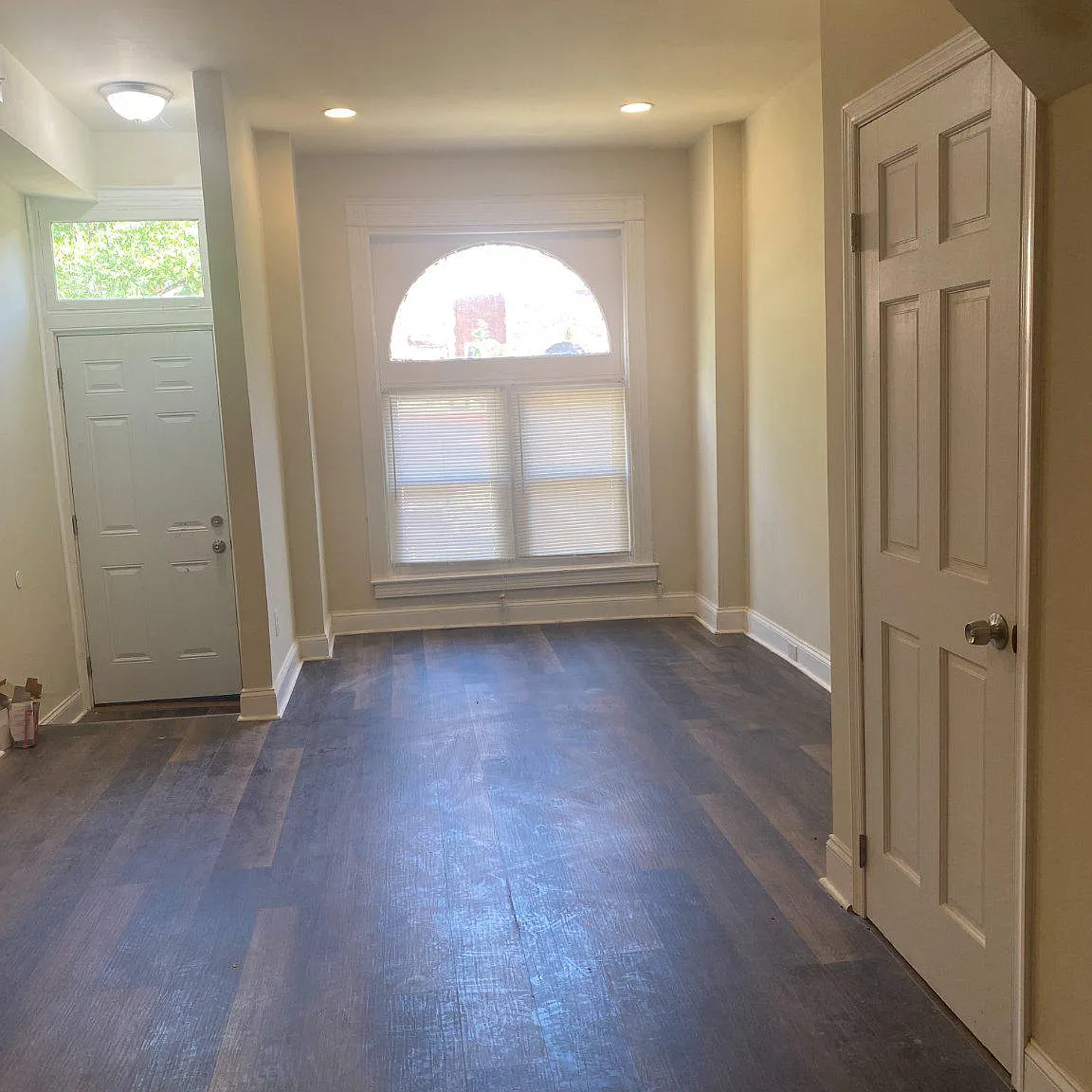 3 bed, 1.0 bath, 1270 sqft, $1,650 — Photo 3