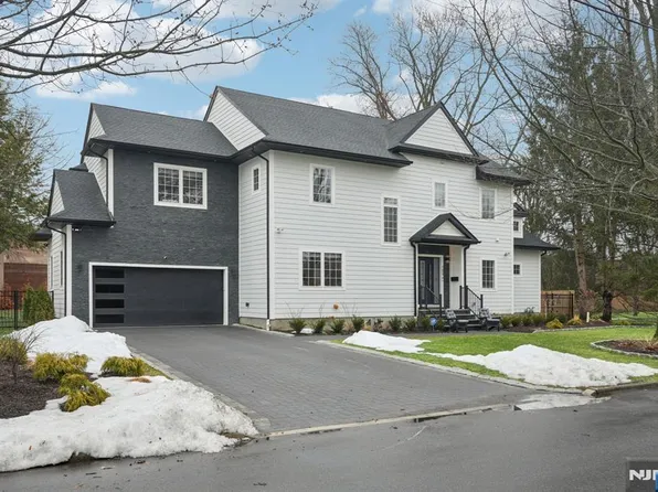 109 Arbor Dr, Ho Ho Kus, NJ 07423