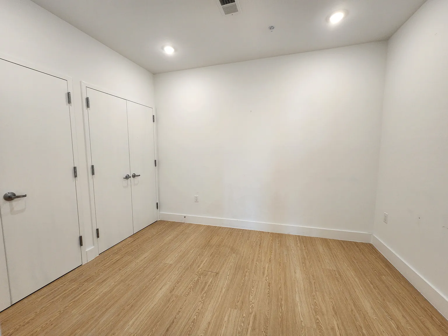 2 bed, 900 sqft, $3,100 — Photo 3