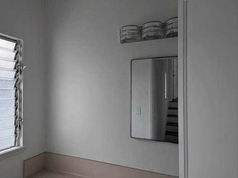 1323 N Olive Dr — Photo 39