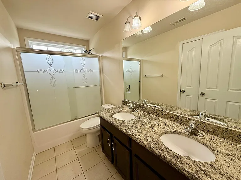 1009 Providence Forest Dr — Photo 12