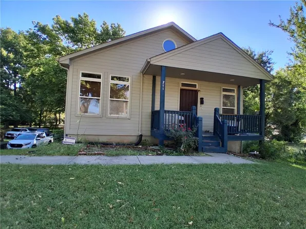 711 Brooklyn Ave, Kansas City, MO 64124