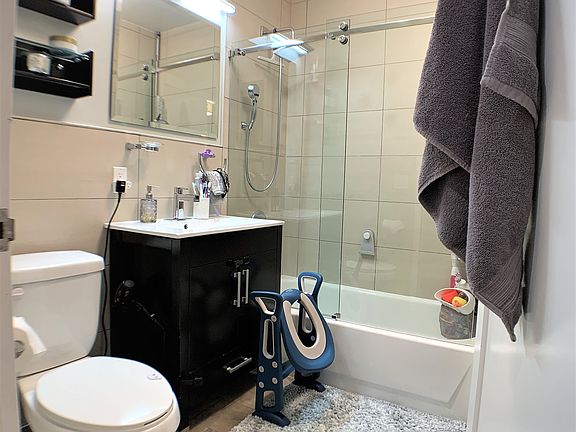 5th image of 25-32 30th Dr APT 7C