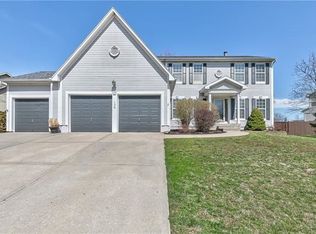 126 Shoreline Dr, Louisburg, KS 66053