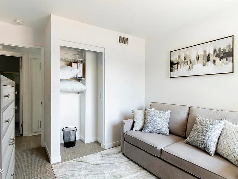 1340 E Hillcrest Dr #6 — Photo 10