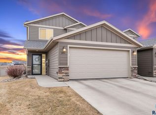 2400 E Meadowside Pl, Sioux Falls, SD 57108