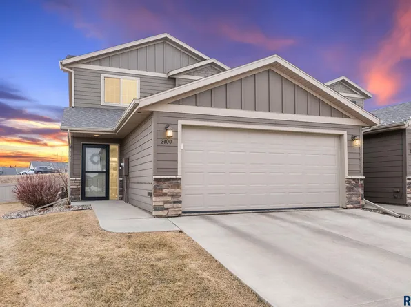 2400 E Meadowside Pl, Sioux Falls, SD 57108