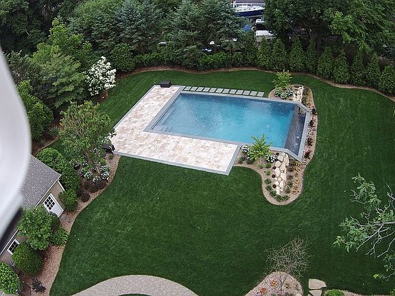3rd image of 2 Hayes Hill Dr