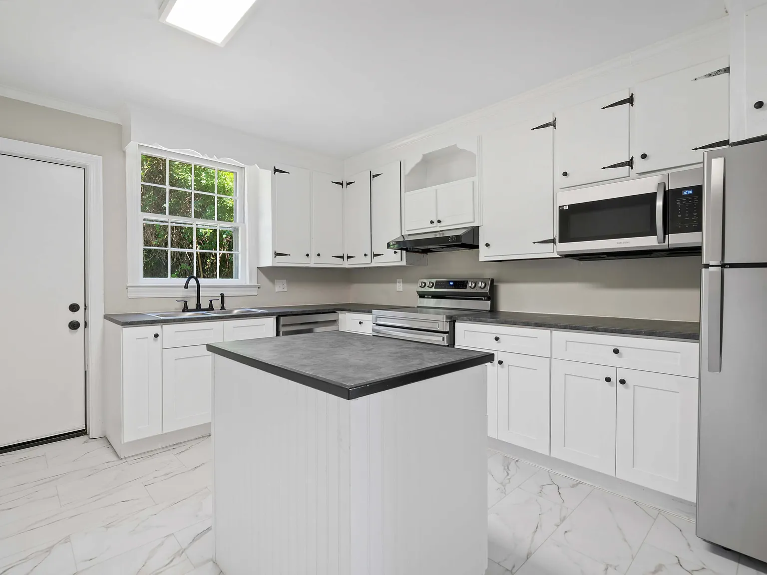 3 bed, 1758 sqft, $1,475 — Photo 3